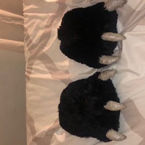 fluffy/monster slippers